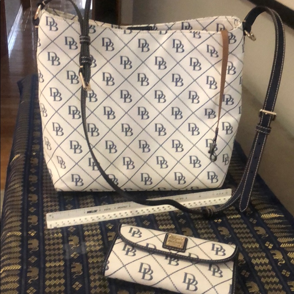 Dooney & Bourke tote